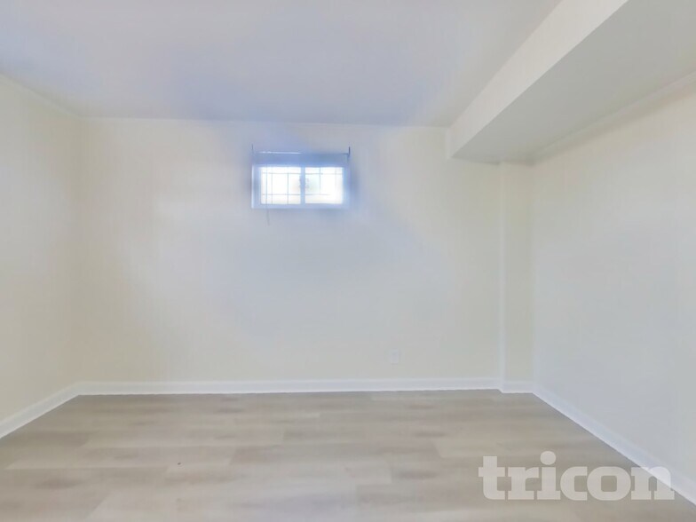 Building Photo - 3109 Lakehurst Ave