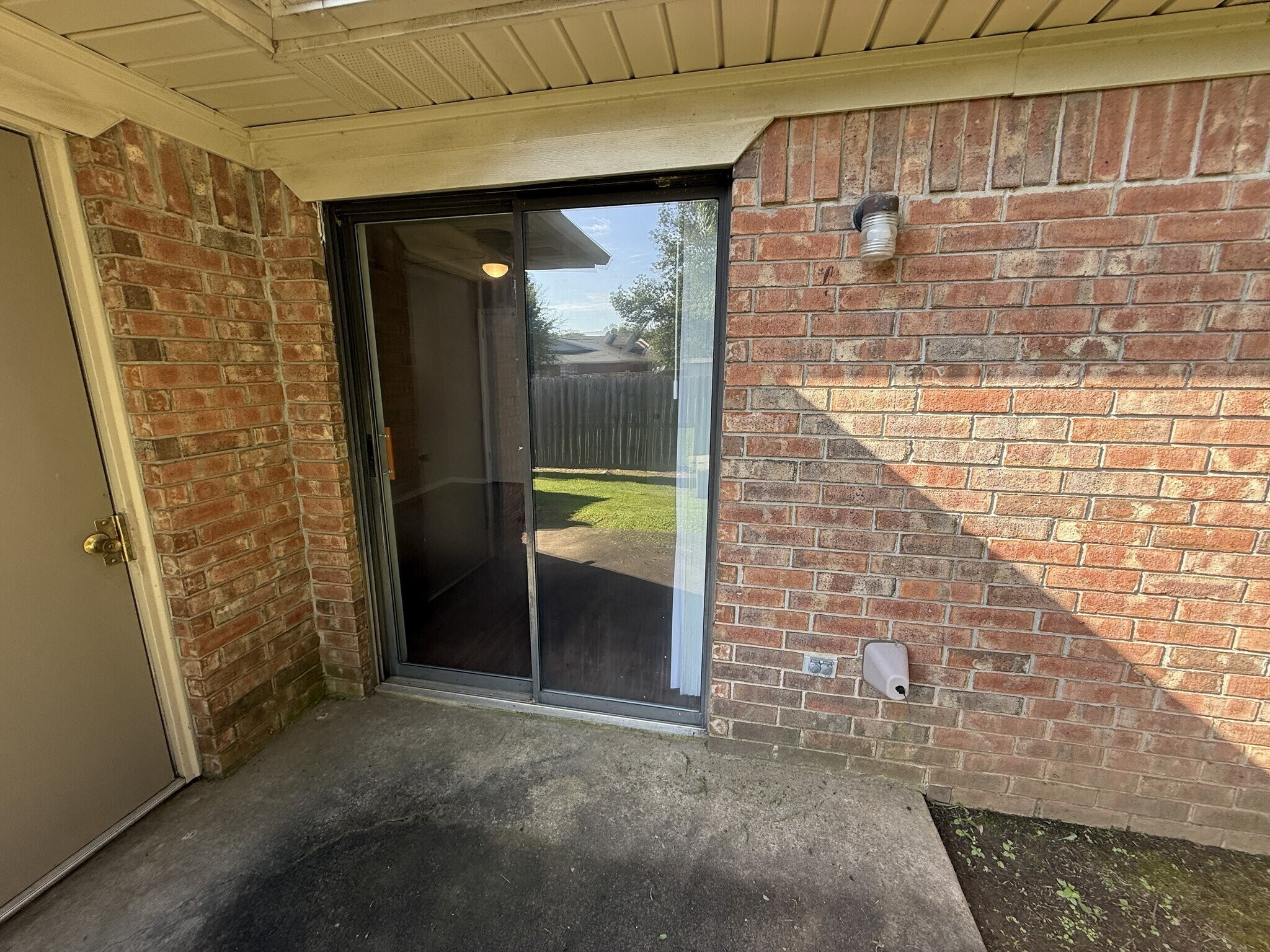 Building Photo - 2626 W C St