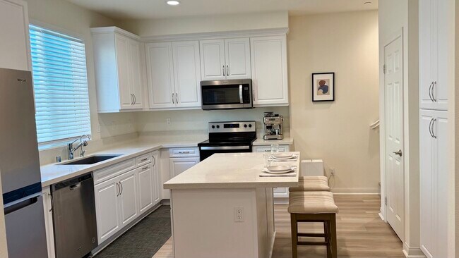 Building Photo - 251 Mission Villas Rd