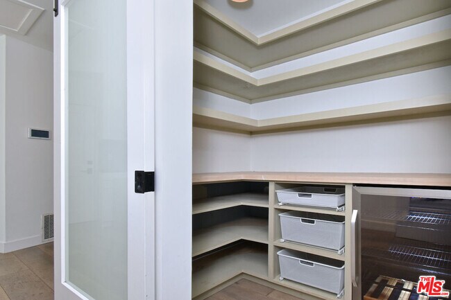 Building Photo - 4678 White Oak Ave