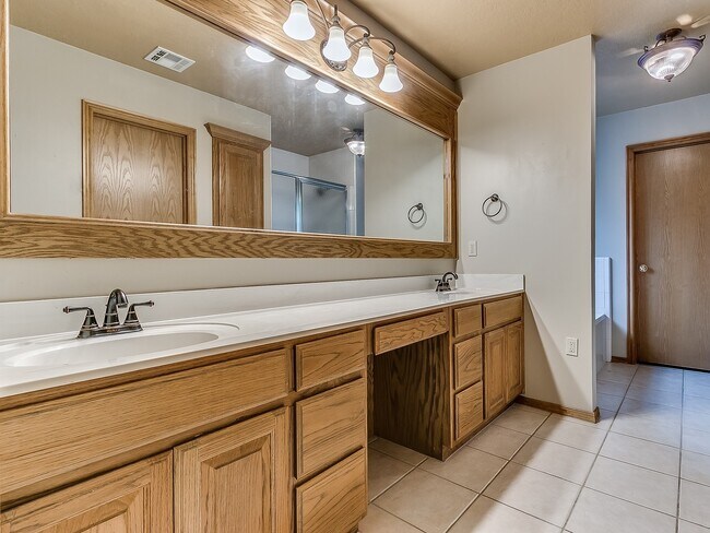 Building Photo - Stunning Open-Concept Home with Luxury Primary Suite & Outdoor Living