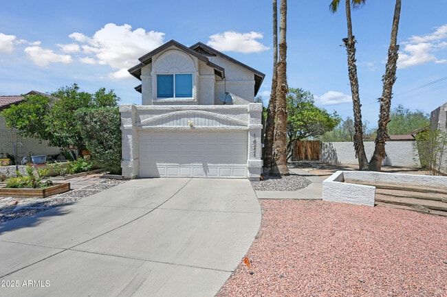 Primary Photo - 1022 W Estrella Dr