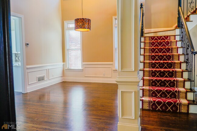 Building Photo - 1127 Ashton Bluff Dr NE