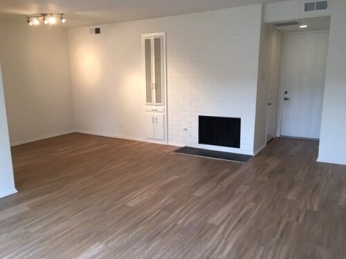 Building Photo - 10585 Missouri Ave