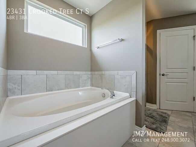 Building Photo - 23431 Crooked Tree Ct S