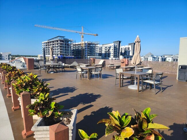 Building Photo - 533 NE 3rd Ave