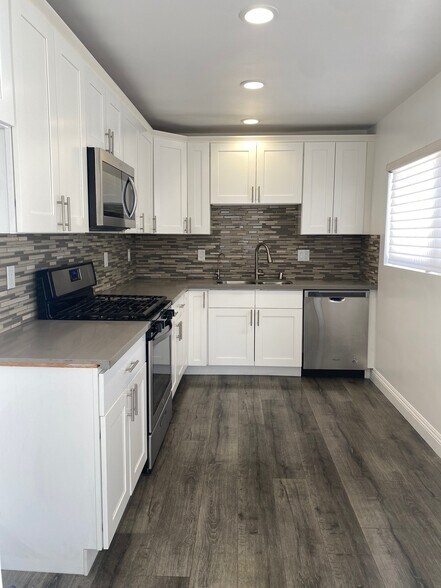 Building Photo - 6644 Atoll Ave