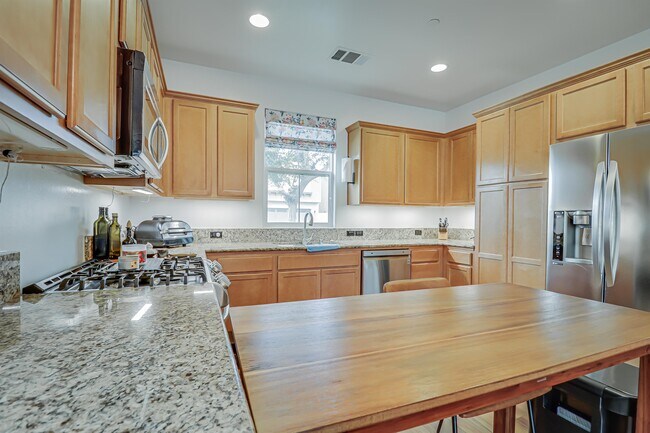 Building Photo - 1922 Delacorte Dr