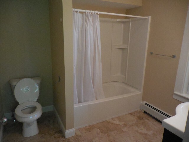 Building Photo - 11 W Green St