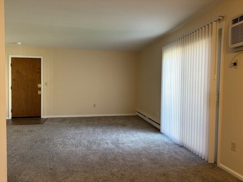 Building Photo - 5605 Happy Hollow Rd