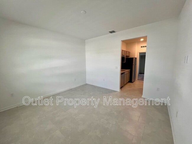 Building Photo - 692 Reggie Rd