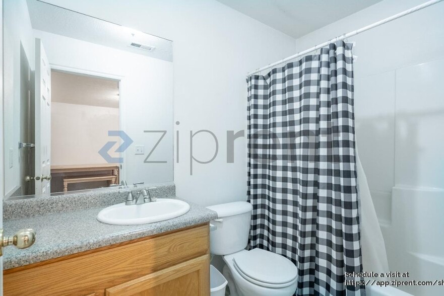 Building Photo - 320 E 200 N