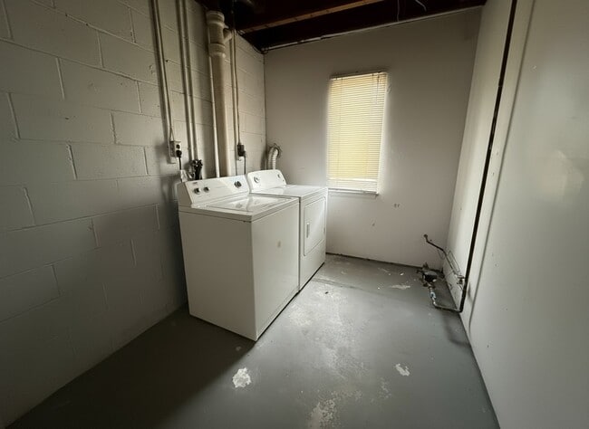 Building Photo - 110 Hamlet Dr