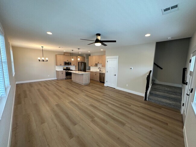 Building Photo - 616