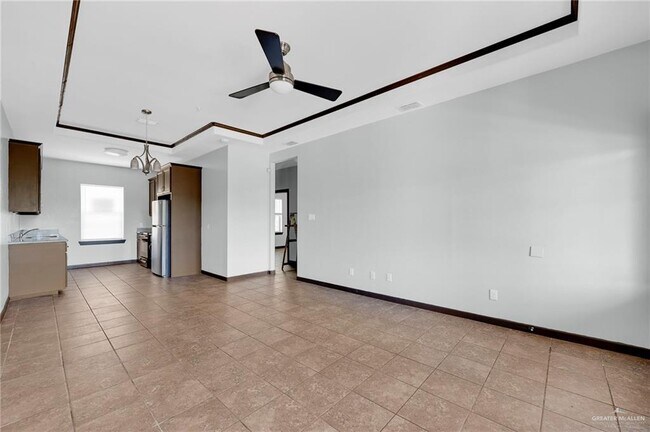 Building Photo - 801 E Daffodil Ave