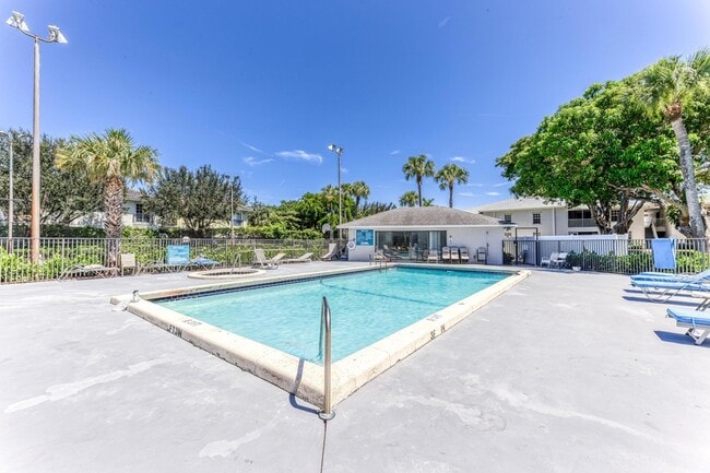 Building Photo - 240 SE 10th St