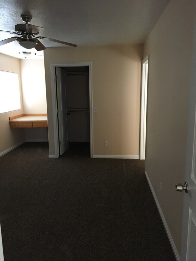 Building Photo - Nice Home in Quiet Community