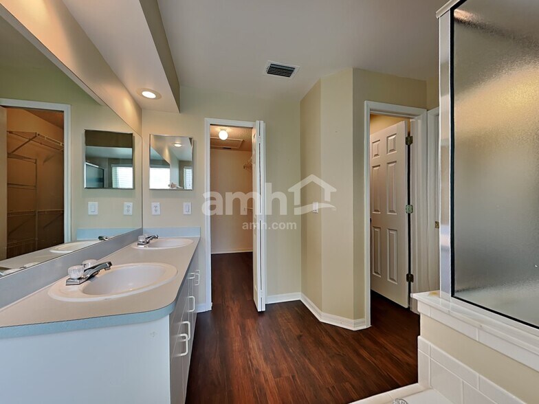 Building Photo - 2826 Sebastian Ln
