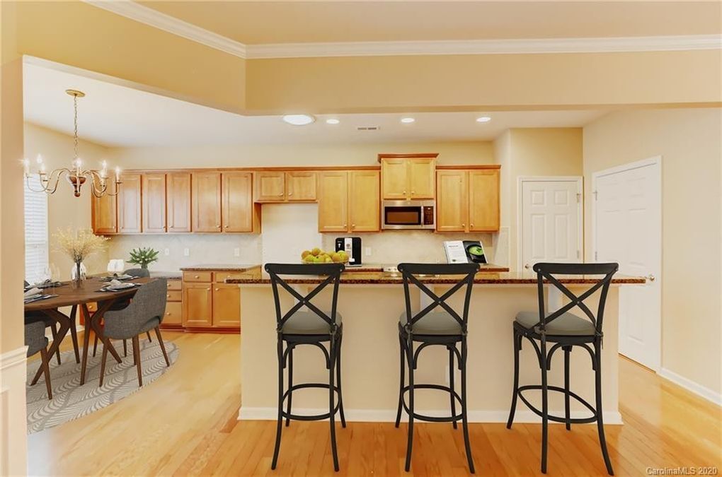 Kitchen & Island - 8118 Crater Lake Dr