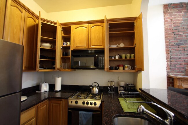 Building Photo - 127 W 136th St