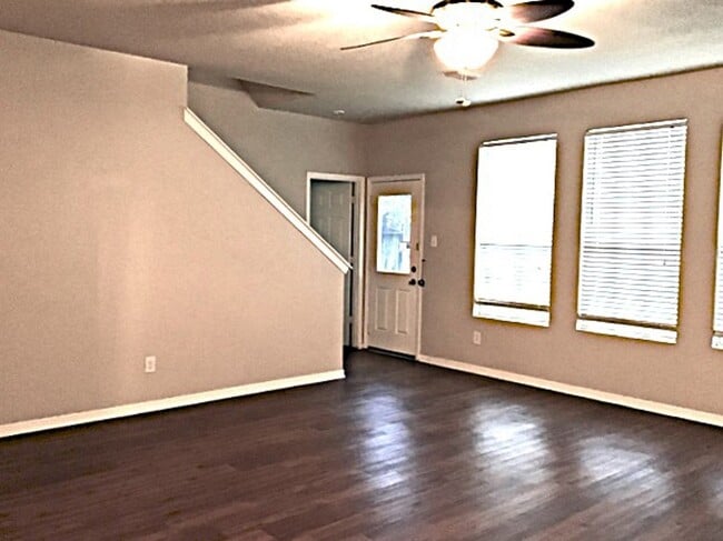 Building Photo - 15515 Elm Leaf Pl