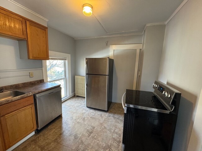 Building Photo - 16 Pearl St.