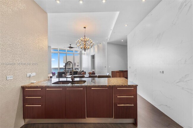 Building Photo - 16001 Collins Ave