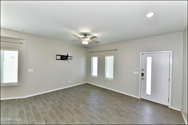 Building Photo - 541 Paseo Modesto Dr