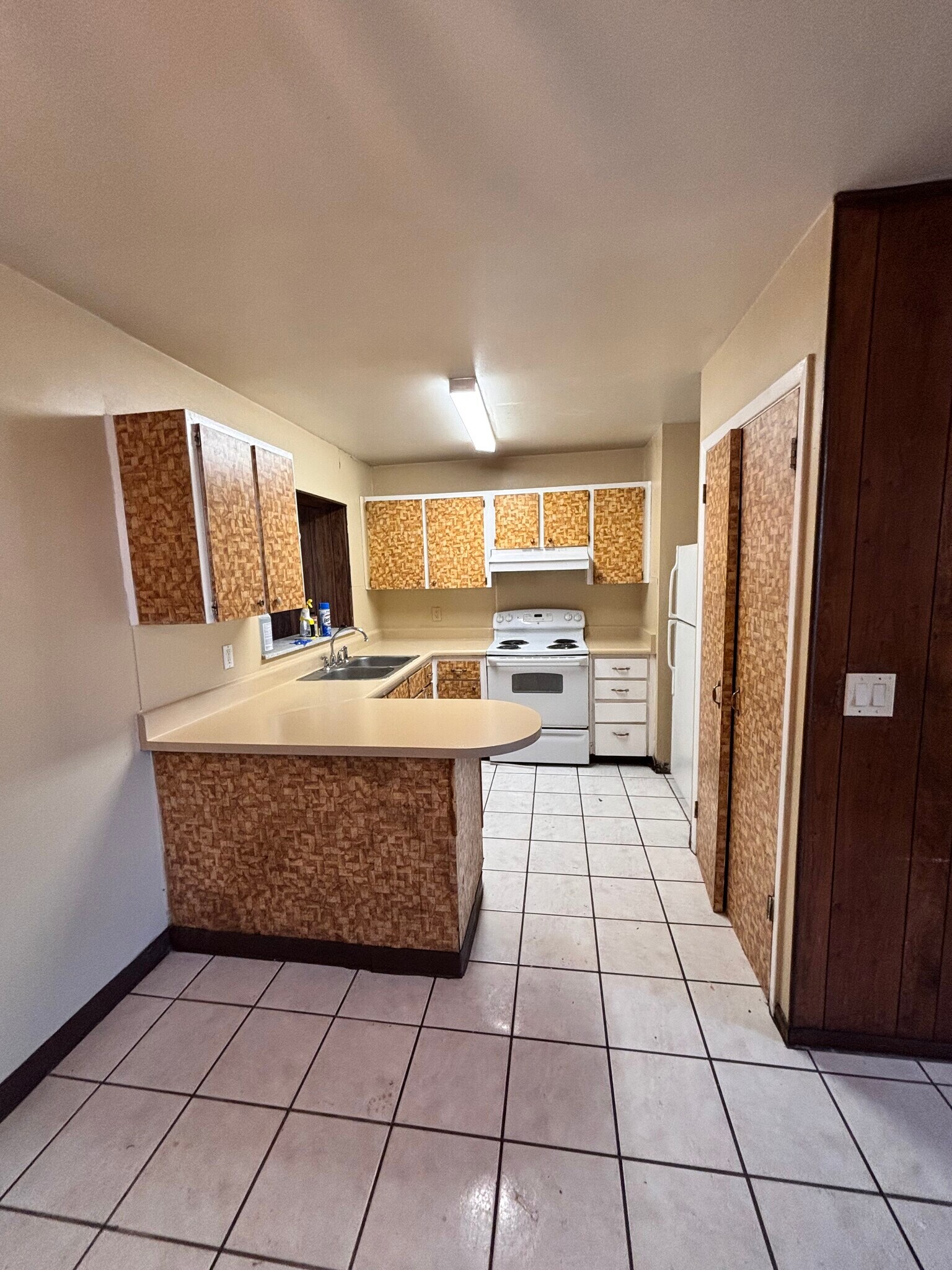 Building Photo - 3725 E 38th Ave