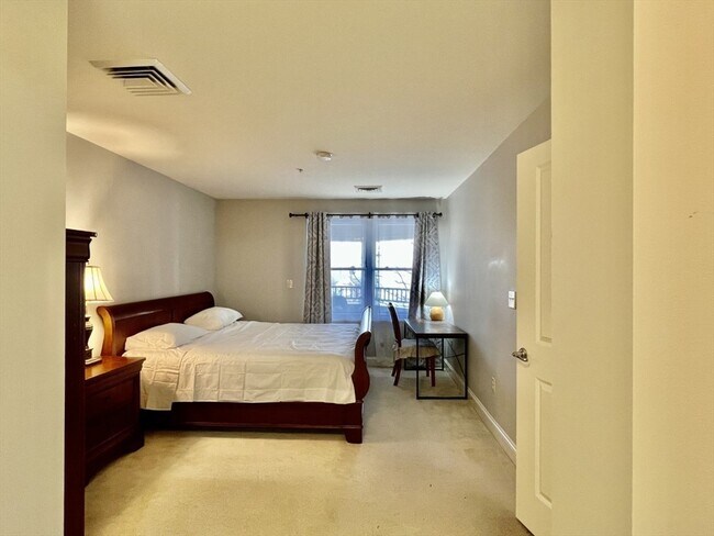 Building Photo - 318 Rindge Ave