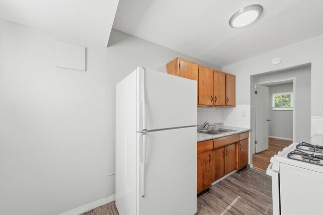Building Photo - 10700 Spring Garden Dr