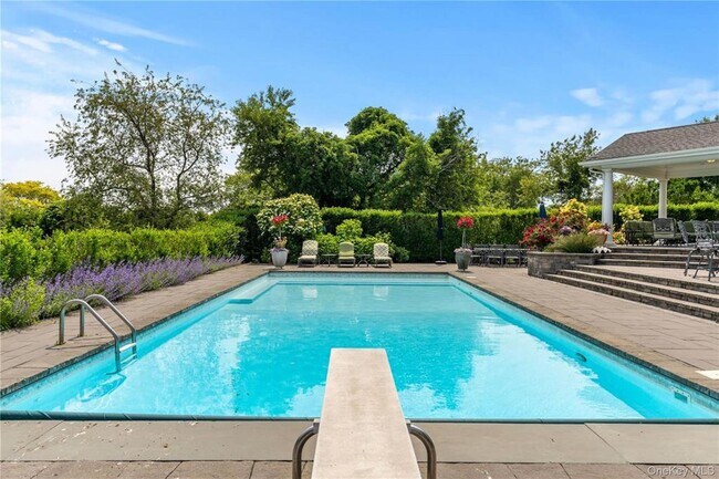 Building Photo - 695 Sound Dr