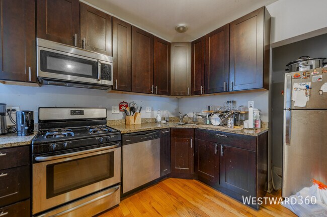 Building Photo - 3025 W Diversey-3