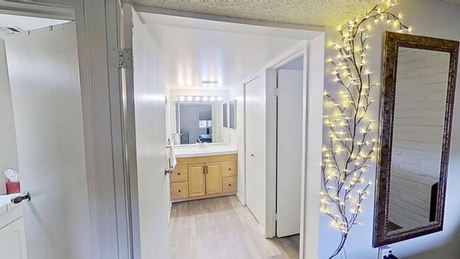 Building Photo - 6800 E Tennessee Ave