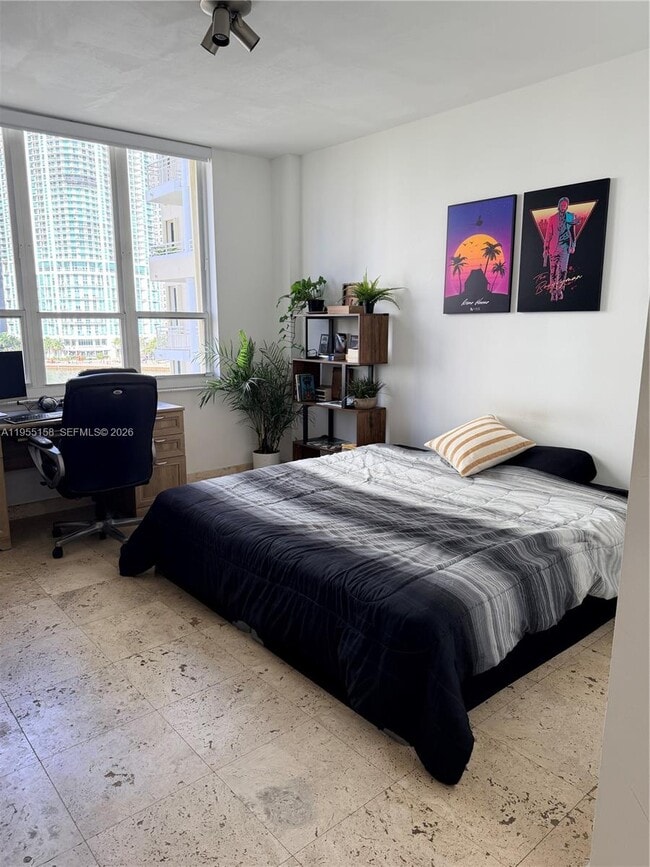 Building Photo - 888 Brickell Key Dr