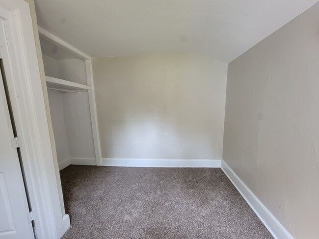 Building Photo - Updated 3-Bedroom, 1-Bathroom Home with Mo...
