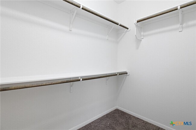 Building Photo - 5716 Blackstone Dr