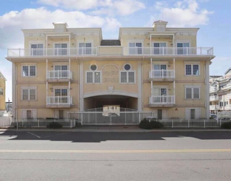 Front View - 15 Sumner Ave