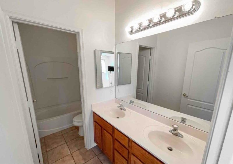 Building Photo - 7214 W St Charles Ave