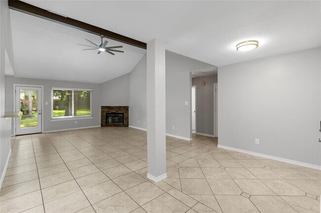 Building Photo - 910 McDaniel Dr