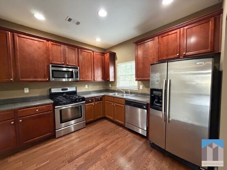 Building Photo - 2473 Capella Cir SW