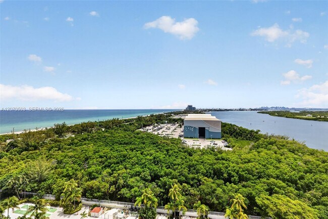 Building Photo - 100 Bayview Dr