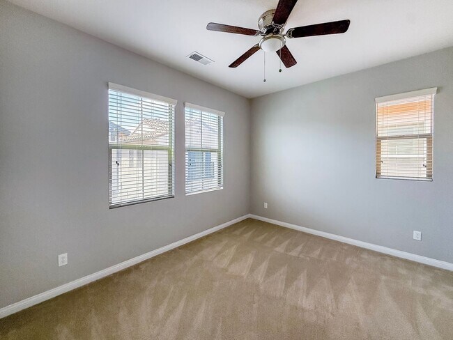 Building Photo - Spacious 4BR/3BA Home in Ocean View Hills