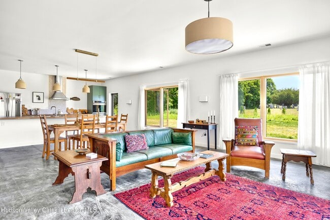 Building Photo - 88 Hover Ave