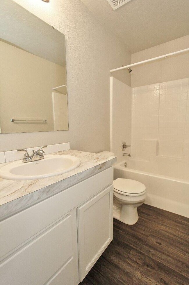 Building Photo - Immaculate Single-Level Home in Quiet Neighborhood
