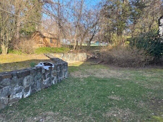 Building Photo - 423 Springvale Rd