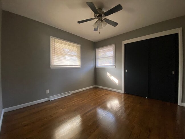 Building Photo - 3 Bedroom 2 Bath Single Family Home!  Gara...