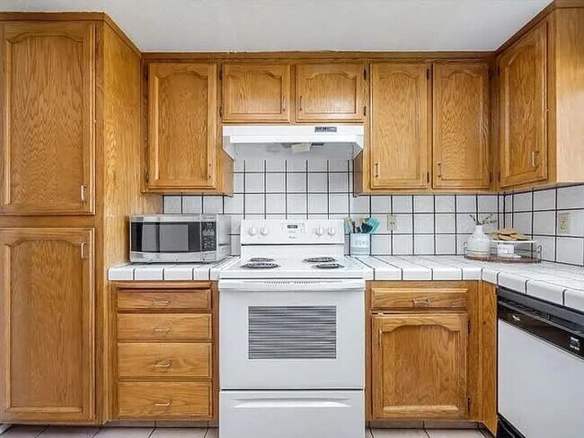 Building Photo - 178 N Magnolia Ave