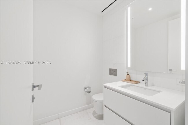 Building Photo - 300 Biscayne Blvd