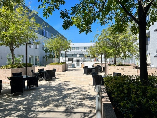 Common BBQ area - 435 W Center Street Promenade